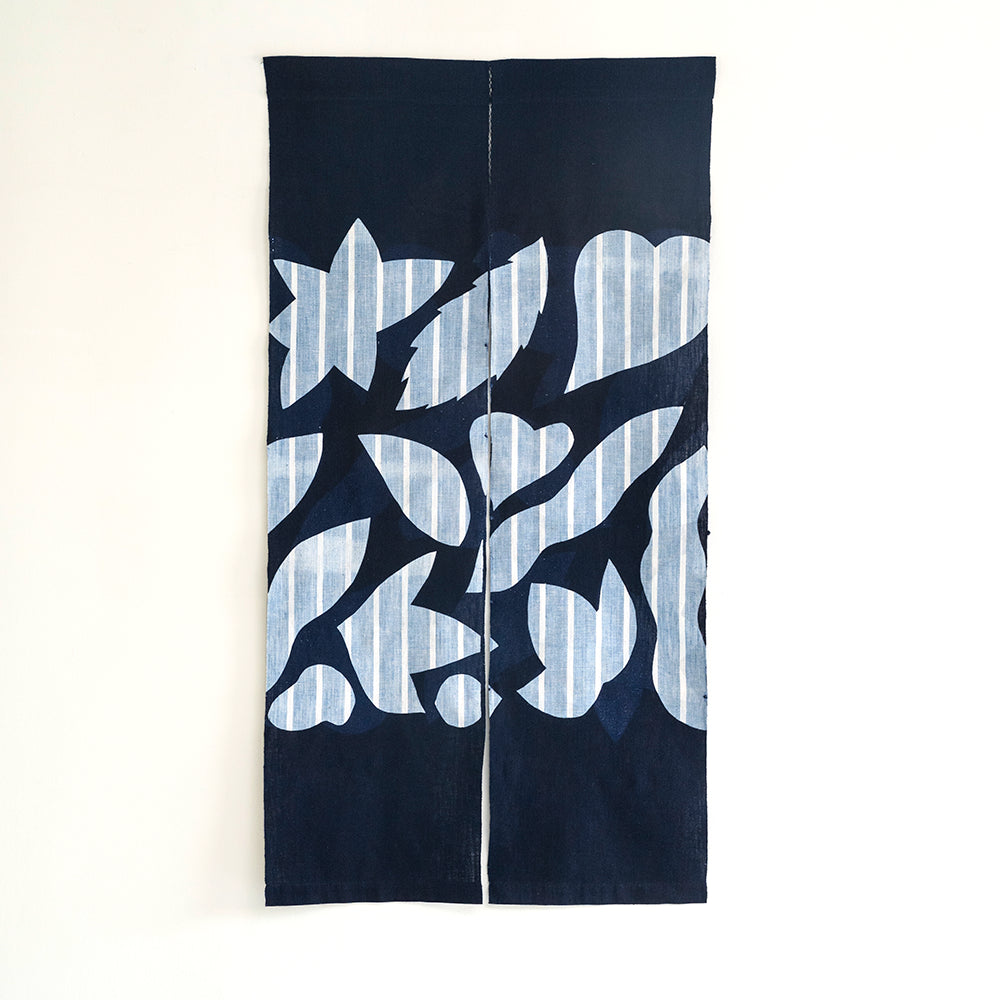 逸品　希少! 貴重！　榀布　大きな　間仕切り　科布　原子布　暖簾　自然布 縞布】型染めののれん＜葉色々・縦並び＞ 両面タイプ 幅狭76cm | 山内