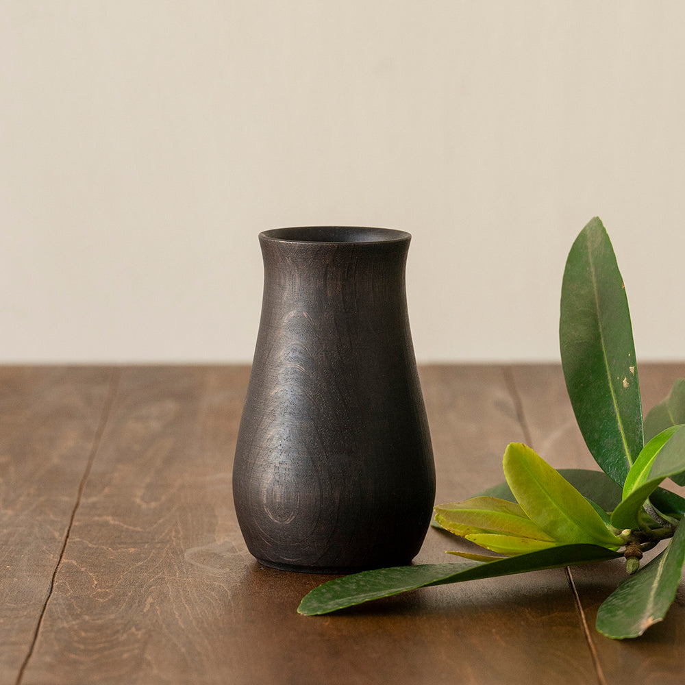 生木挽きの花器 ＜鉄媒染のカシ＞（K2108）｜木もの NAKAYA 中矢嘉貴さん（静岡県富士宮市）木のインテリア,富士山麓,サステナブル,倒木フラワーベース,一輪挿し
