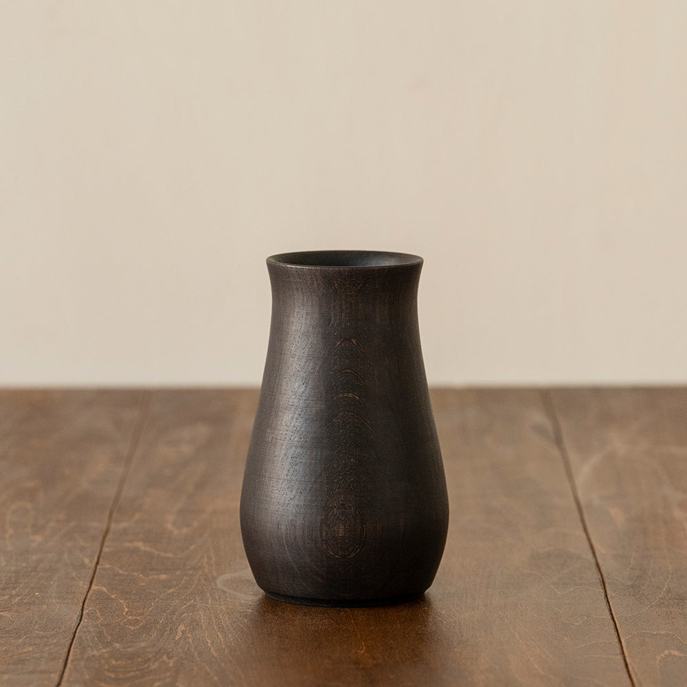 生木挽きの花器 ＜鉄媒染のカシ＞（K2108）｜木もの NAKAYA 中矢嘉貴さん（静岡県富士宮市）木のインテリア,富士山麓,サステナブル,倒木フラワーベース,一輪挿し