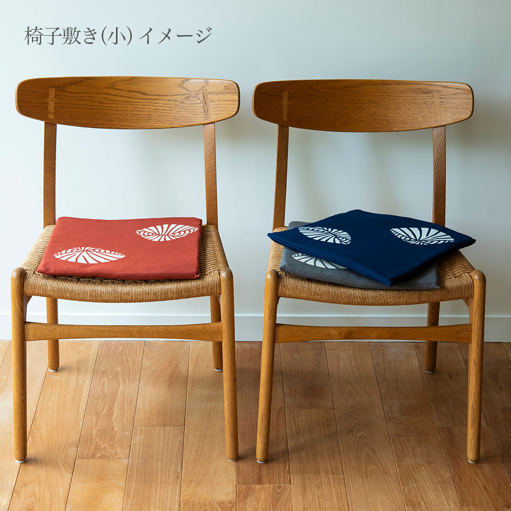 【小】型染めの椅子敷き＜牡丹に蝶＞綿綾織｜山内武志さん（山内染色工房／アトリエぬいや） 静岡県浜松市 チェアマット