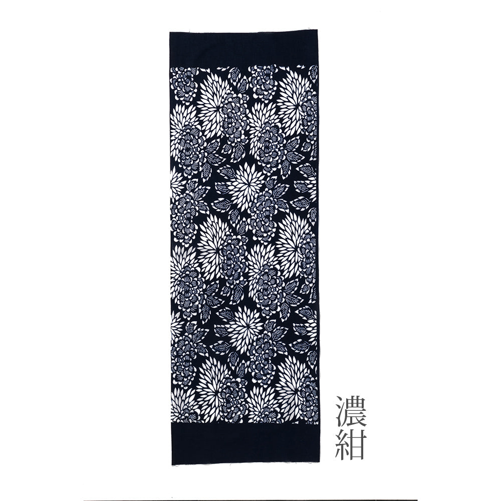 型染めの手ぬぐい ＜狢菊牡丹（むじなきくぼたん）＞ | 山内武志さん（山内染色工房・アトリエぬいや）【ネコポス対応可】