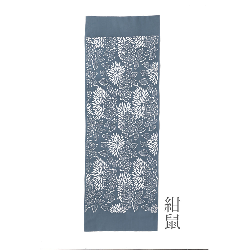 型染めの手ぬぐい ＜狢菊牡丹（むじなきくぼたん）＞ | 山内武志さん（山内染色工房・アトリエぬいや）【ネコポス対応可】