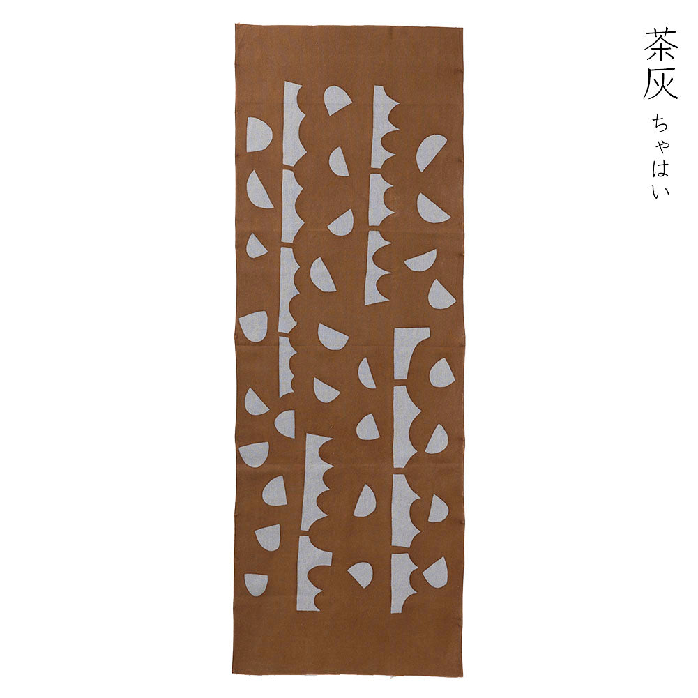 型染めの手ぬぐい ＜半月（切り紙図案の山と月）＞｜山内武志さん（山内染色工房・アトリエぬいや）【ネコポス対応可】