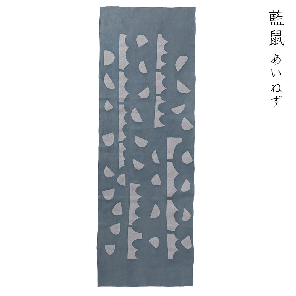 型染めの手ぬぐい ＜半月（切り紙図案の山と月）＞｜山内武志さん（山内染色工房・アトリエぬいや）【ネコポス対応可】