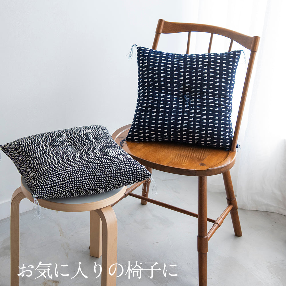 型染めのクッションカバー＜大唐草＞ 綿平織（グログラン） | 山内武志さん（山内染色工房・アトリエぬいや）座布団,ソファ