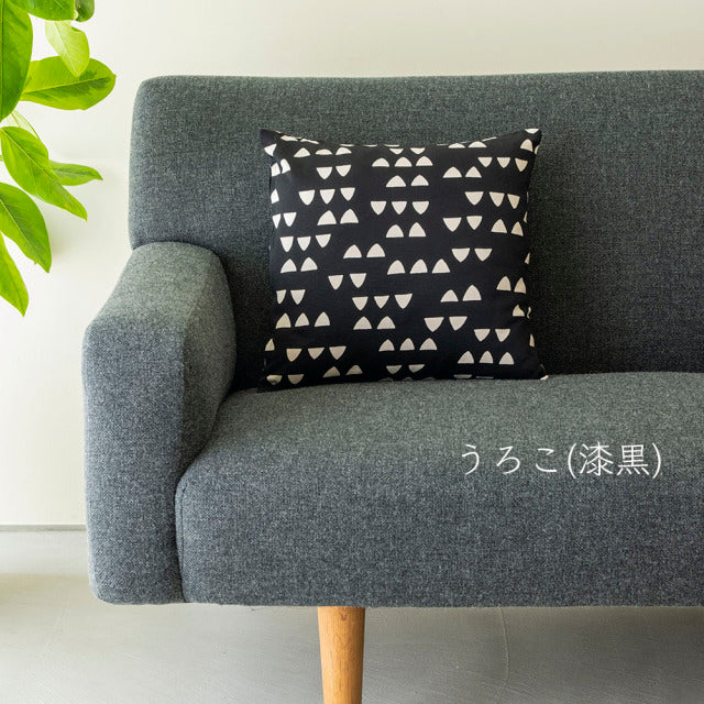 型染めのクッションカバー＜ハリネズミ（飛び鉋）／うろこ（小）＞ 綿平織（グログラン） | 山内武志さん（山内染色工房・アトリエぬいや）座布団,ソファ
