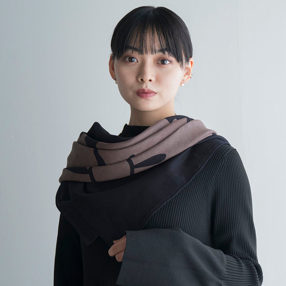 【薄手生地】家紋意匠の型染め風呂敷 ＜山口撫子（やまぐちなでしこ）＞ 90サイズ  ｜ 山内武志さん（山内染色工房・アトリエぬいや）マルチクロス・テーブルクロス・スロー