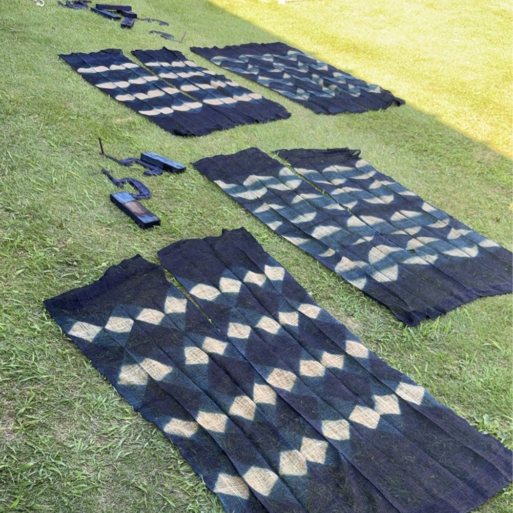 【麻】藍染め 板締絞りののれん ＜菱襷（ひしたすき）＞｜山内武志さん（山内染色工房・アトリエぬいや）暖簾,タペストリー,民藝 ,芹沢銈介