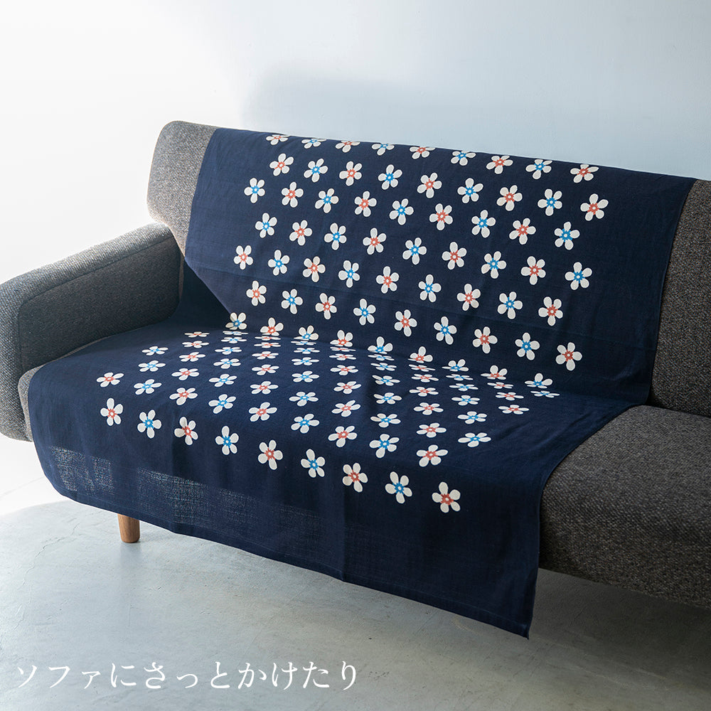 型染めのマルチクロス　＜狢菊牡丹（むじなぎくぼたん）＞　紺青 ｜山内武志さん（山内染色工房・アトリエぬいや）マルチクロス,テーブルクロス,スロー