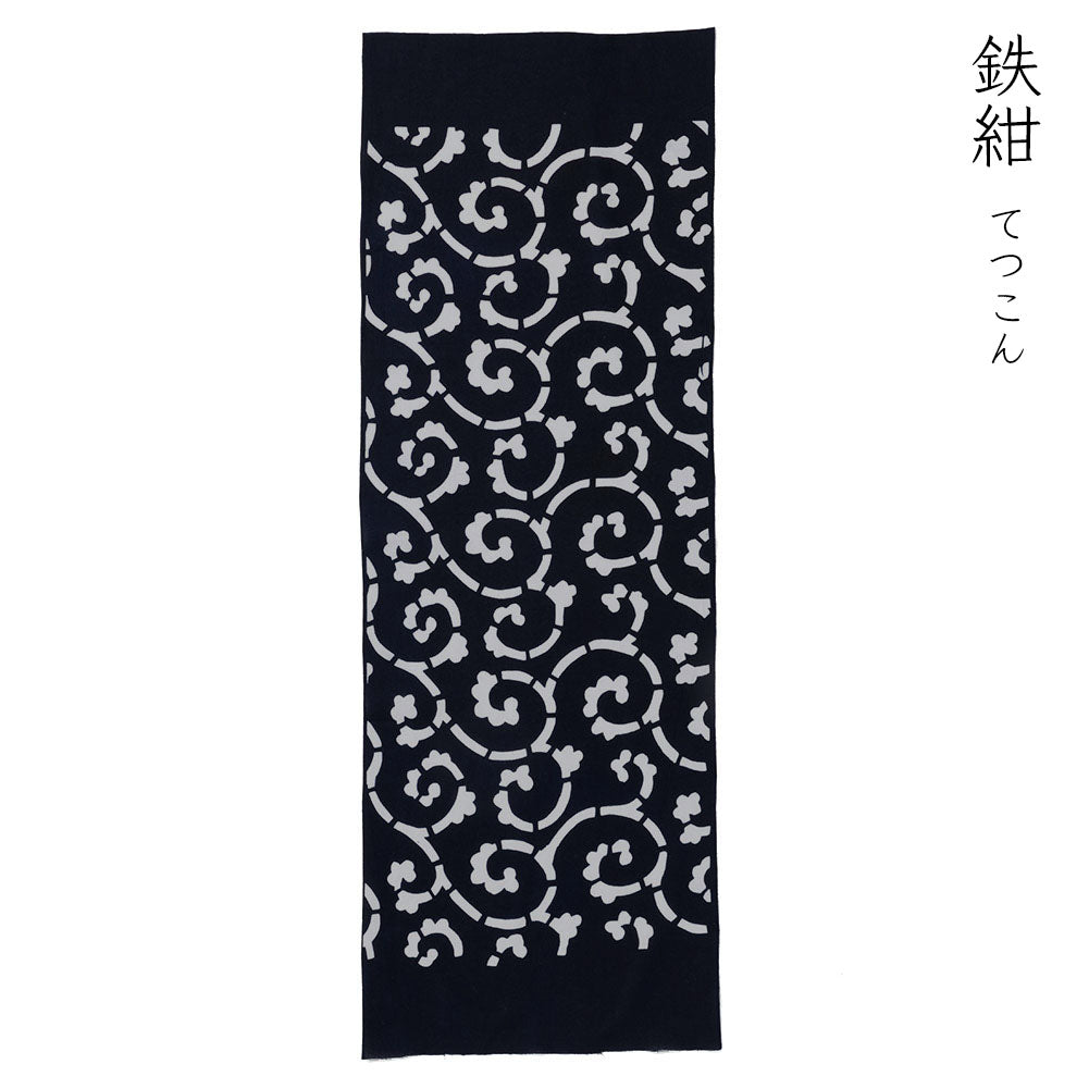 型染めの手ぬぐい ＜唐草＞ ｜山内武志さん（山内染色工房・アトリエぬいや）【ネコポス対応可】