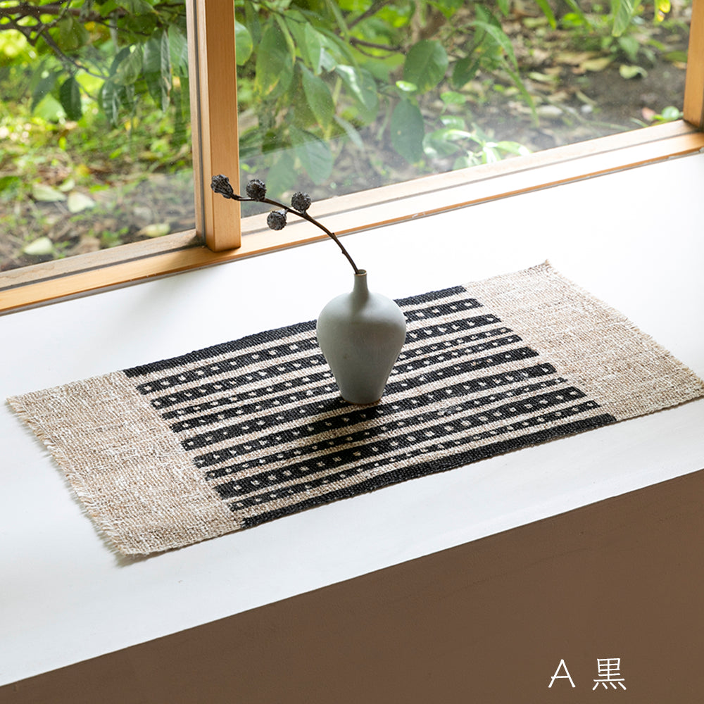 【麻・大】型染めの卓布＜モザイクライン＞ ｜山内武志さん（山内染色工房／アトリエぬいや）