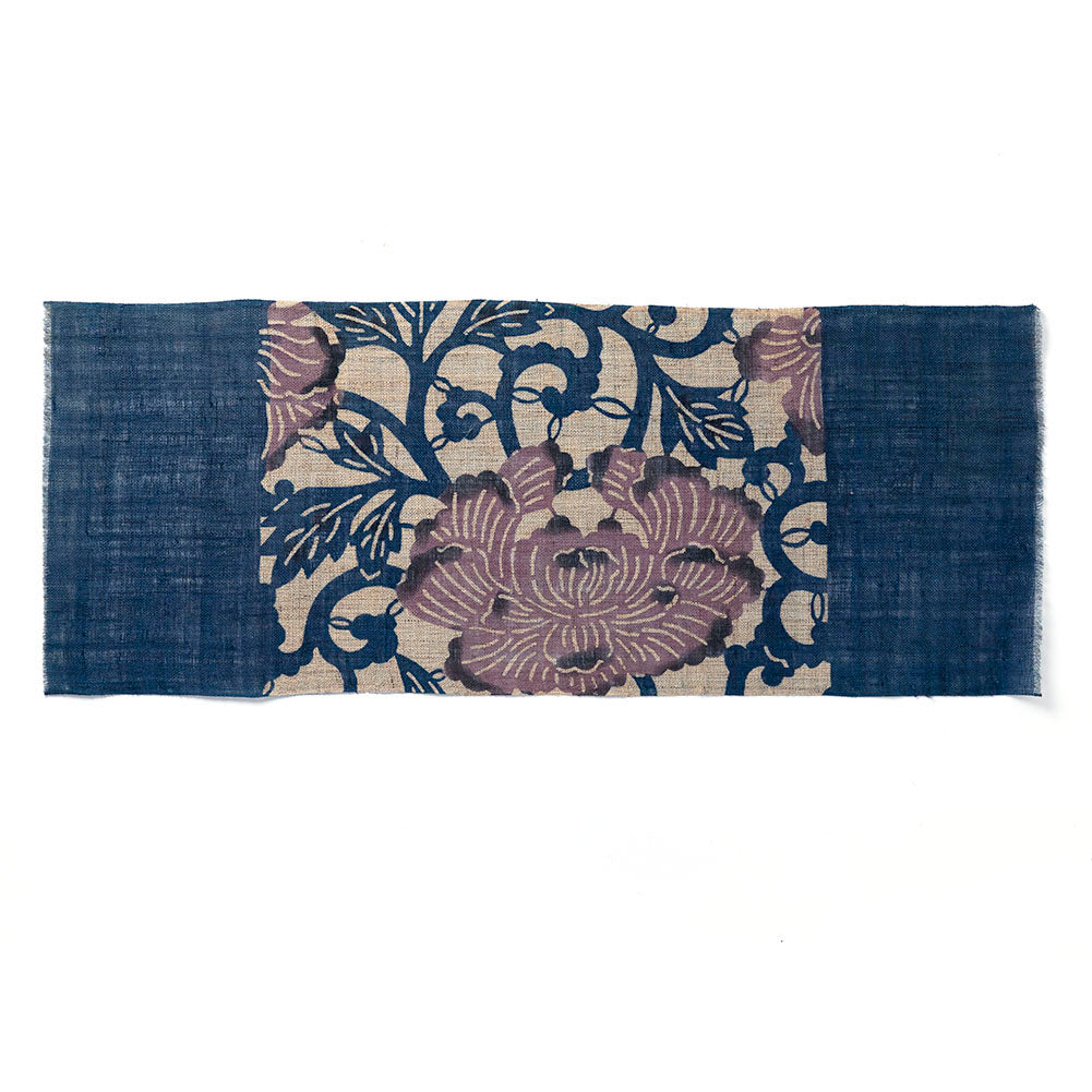 期間限定【麻・ロング（広幅）】藍染めの卓布＜牡丹唐草＞ 藍に藤 小房｜山内武志さん（山内染色工房／アトリエぬいや）
