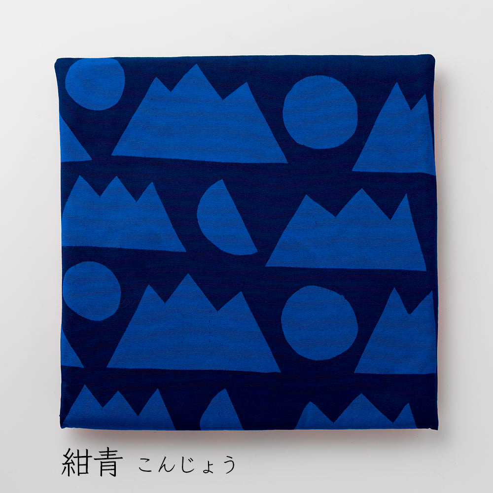 【大】型染めの椅子敷き＜山月日（やまつきひ）＞綿平織（グログラン）日月山｜山内武志さん（山内染色工房／アトリエぬいや） 静岡県浜松市 チェアマット
