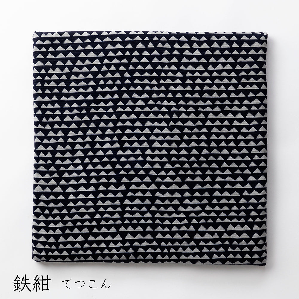 【大】型染めの椅子敷き＜山々＞綿平織（グログラン）｜山内武志さん（山内染色工房／アトリエぬいや） 静岡県浜松市 チェアマット